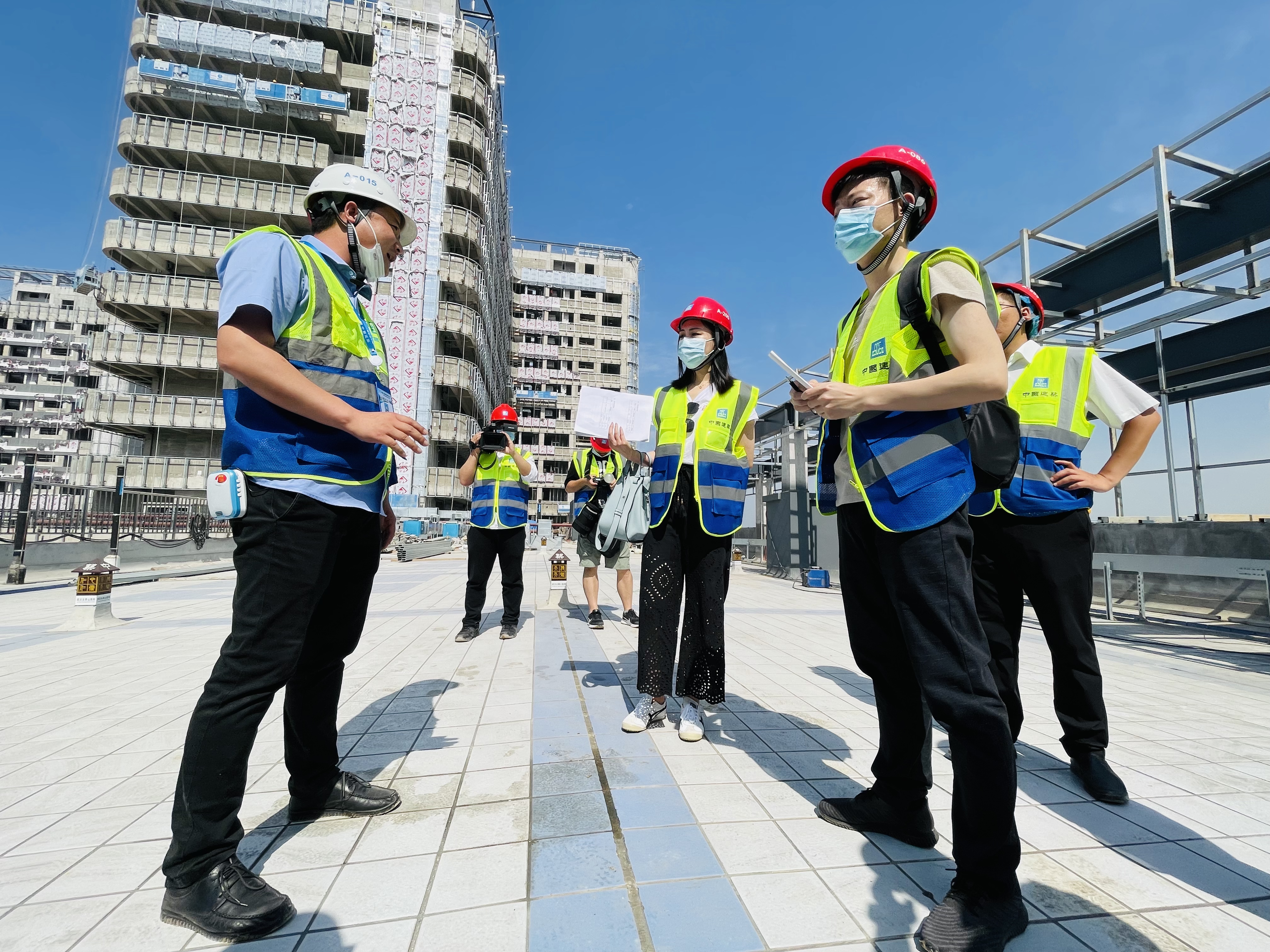 澎湃新闻：走进中国建筑——“建证”中国速度装配式建筑推进绿色发展(图2)